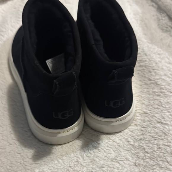 UGG women’s  Black and White Boots - Picture 1 of 11